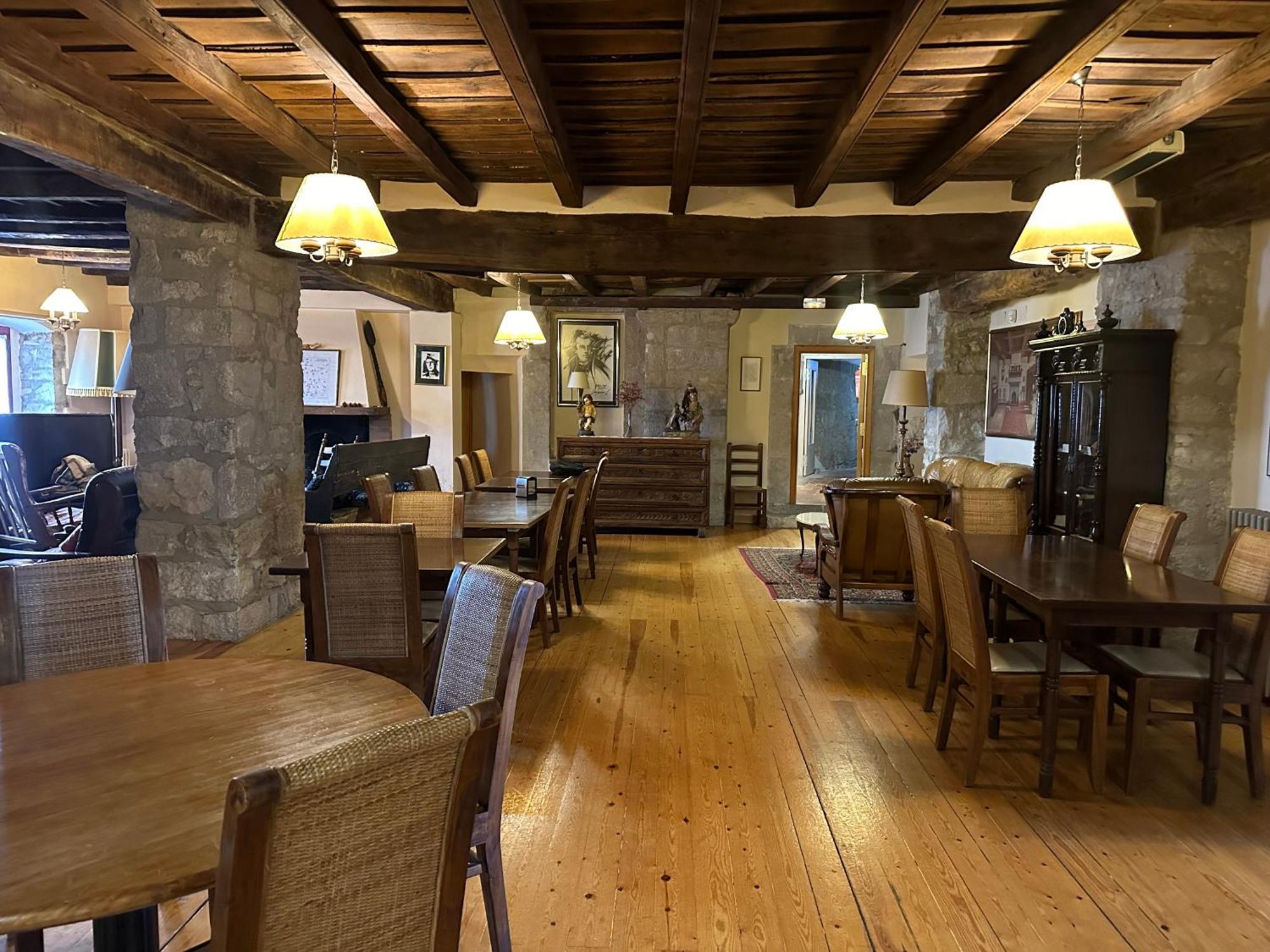 Отель Santuari Mare De Deu Del Mont Restaurant-Hostatgeria Беуда Экстерьер фото