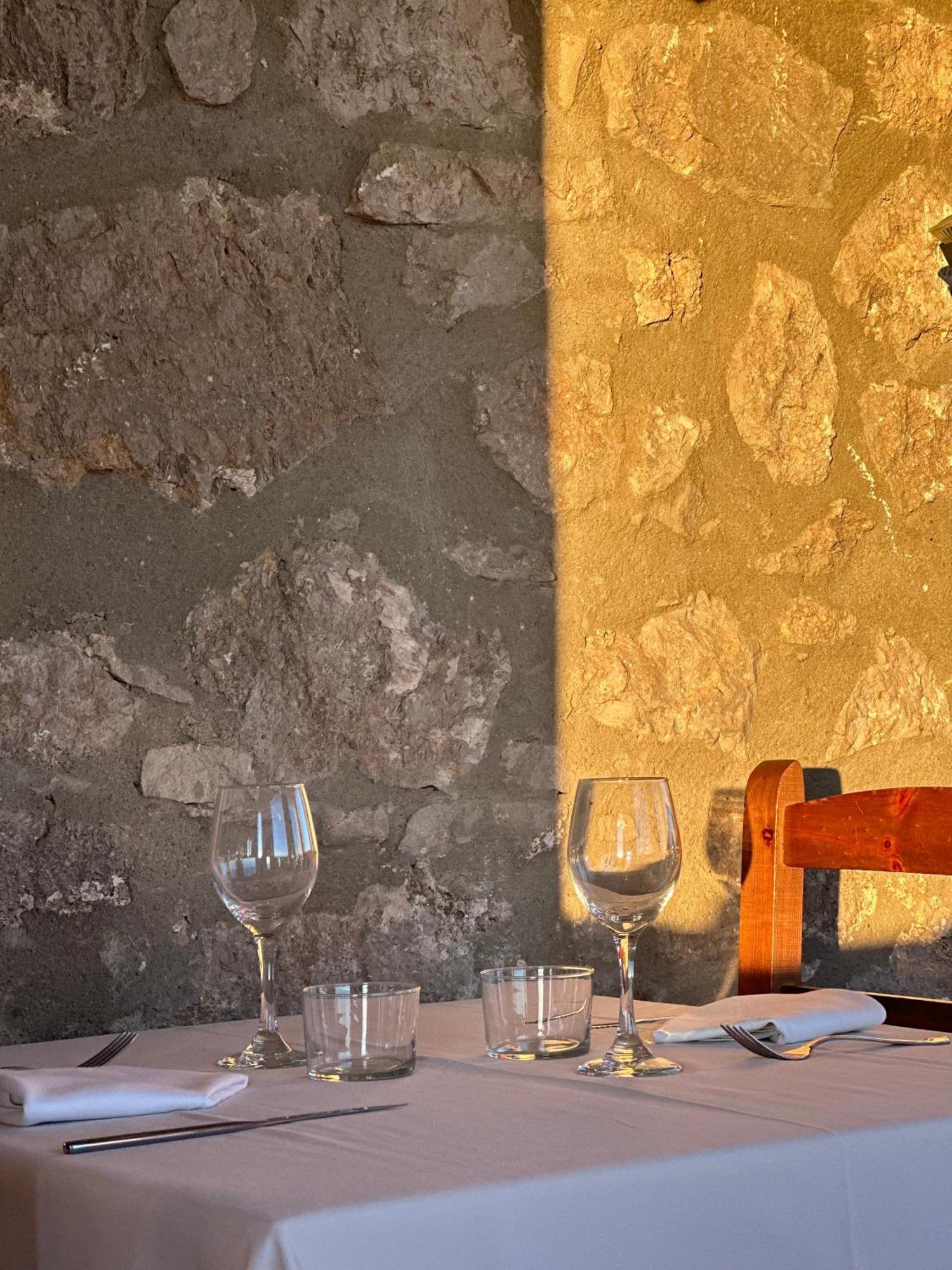 Отель Santuari Mare De Deu Del Mont Restaurant-Hostatgeria Беуда Экстерьер фото